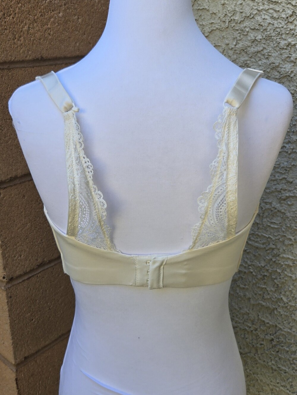 Soma Enbliss Luxe J Hook Lace-Back Comfort Wireless Bra in White - Picture 8 of 9